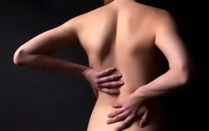 Sergant osteochondroze, nugarą galite patrinti tradiciniu šildančiu trynimu.